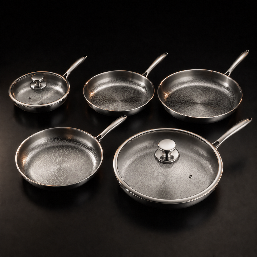 Handhamrat stekpannset i titan med 2 lock, 5 storlekar (8–12 tum)