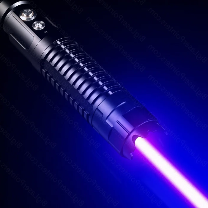 AeroForge Pro laserficklampa ger starkt vattentätt ljus för överlevnad utomhus