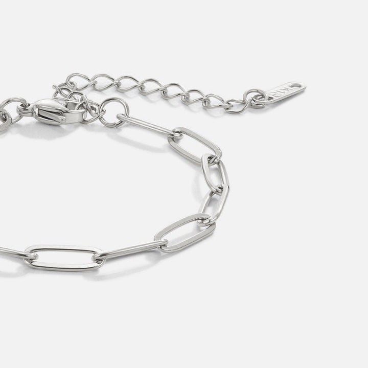 Minimalistiskt silverarmband med eleganta länkar