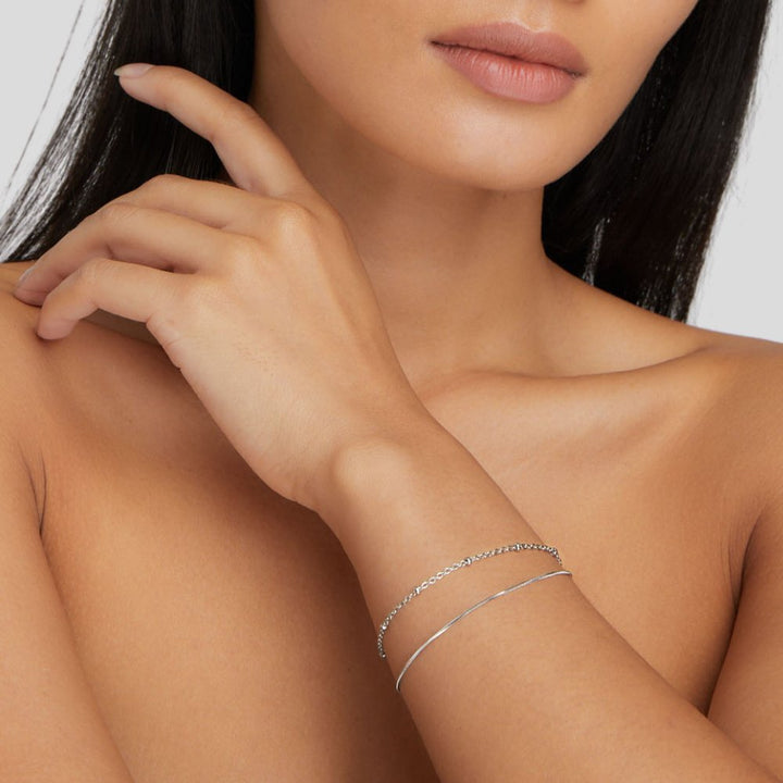 Elegant länkarmband i silver med förfinade detaljer