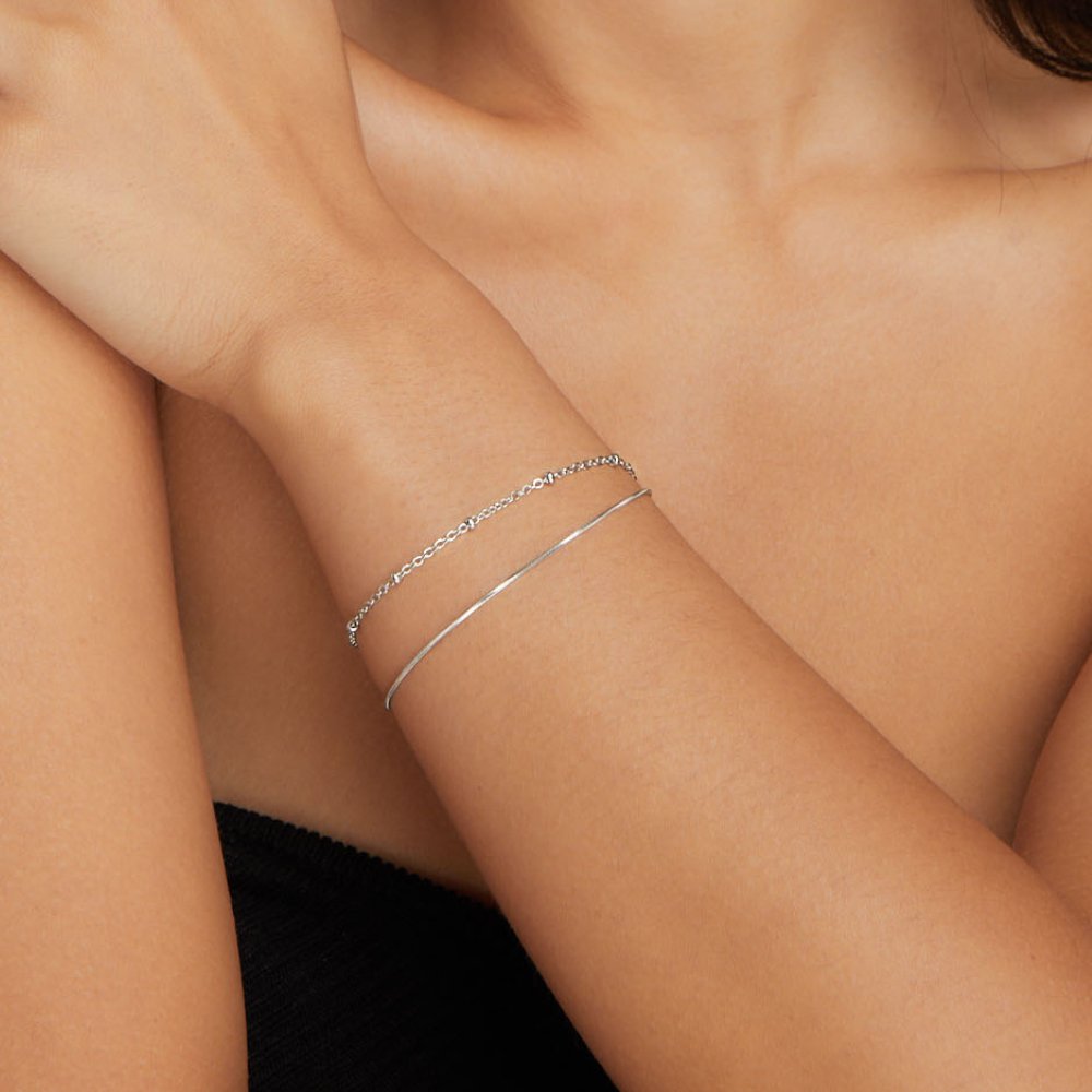 Elegant länkarmband i silver med förfinade detaljer