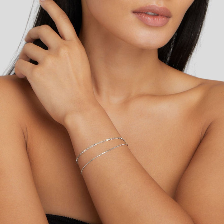 Elegant länkarmband i silver med förfinade detaljer
