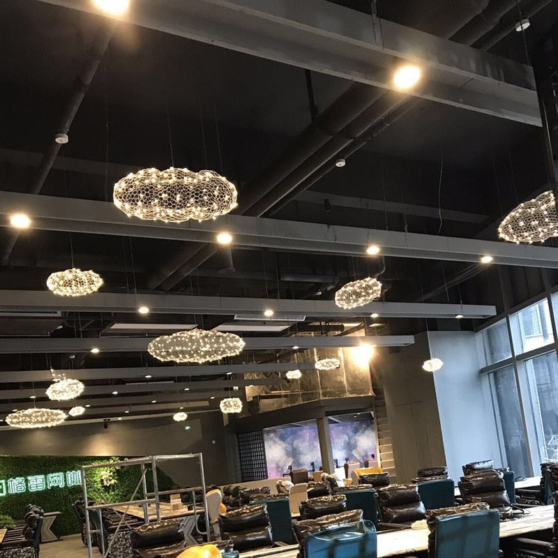 Handgjord Molnlampa i Järn med Stjärnformade LED-Punkter för Art Deco-Interiörer