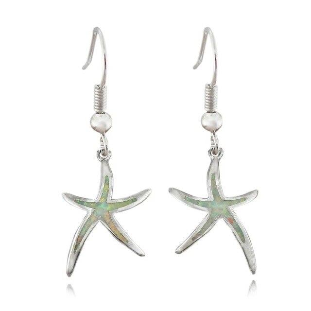 Silverörhängen med opal och sjöstjärnedesign