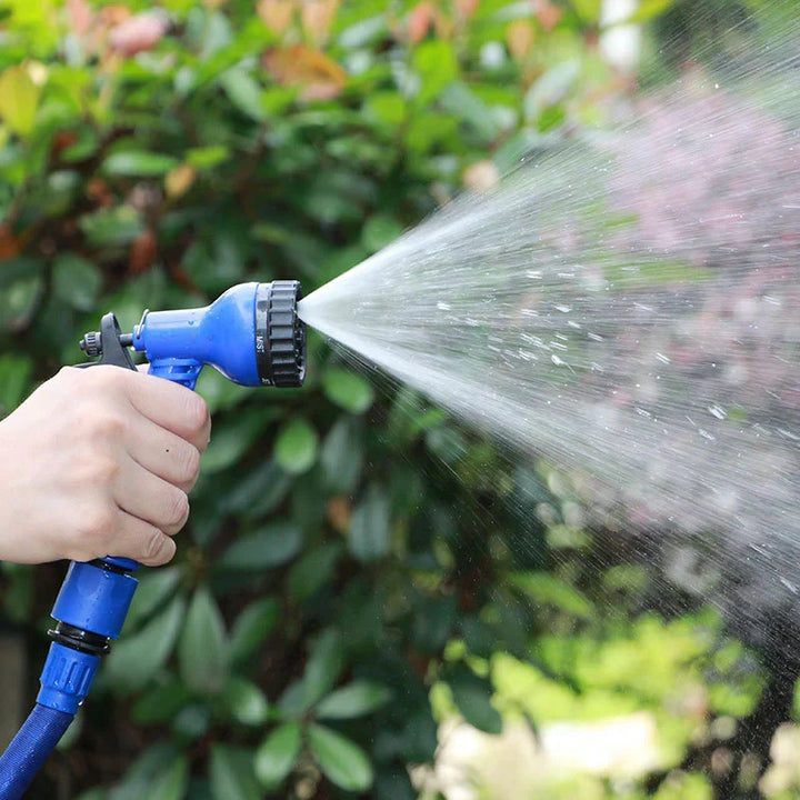 Expanderbar trädgårdsslang med sprutmunstycke – FlexaFlow