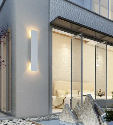 Modern utomhuslampa – LED-vägglampa upp/ner, vattentät, vertikal design