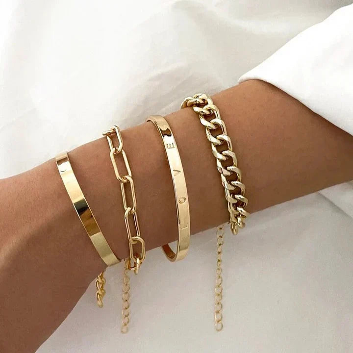 Elegant armbandsset i guld med förfinade detaljer