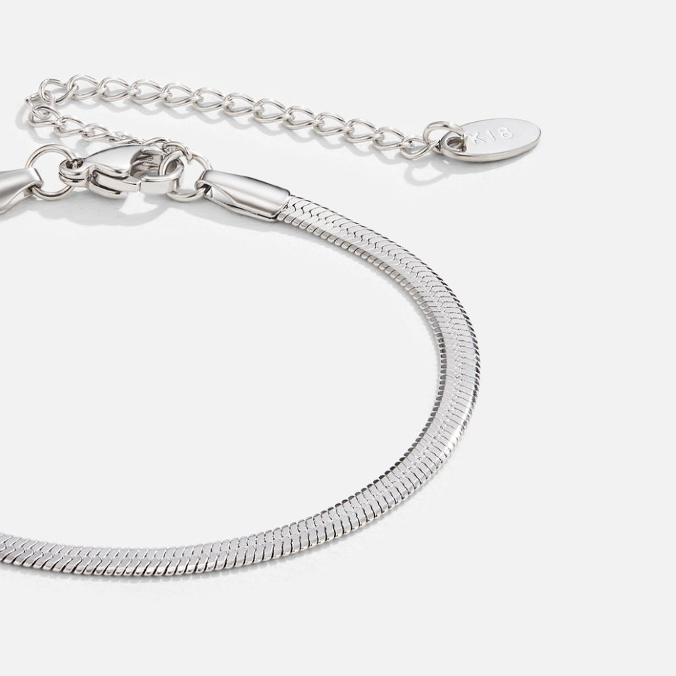 Elegant silverarmband med ormmotiv