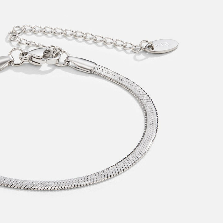 Elegant silverarmband med ormmotiv