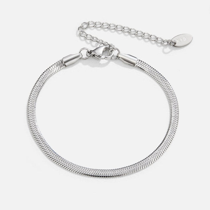 Elegant silverarmband med ormmotiv