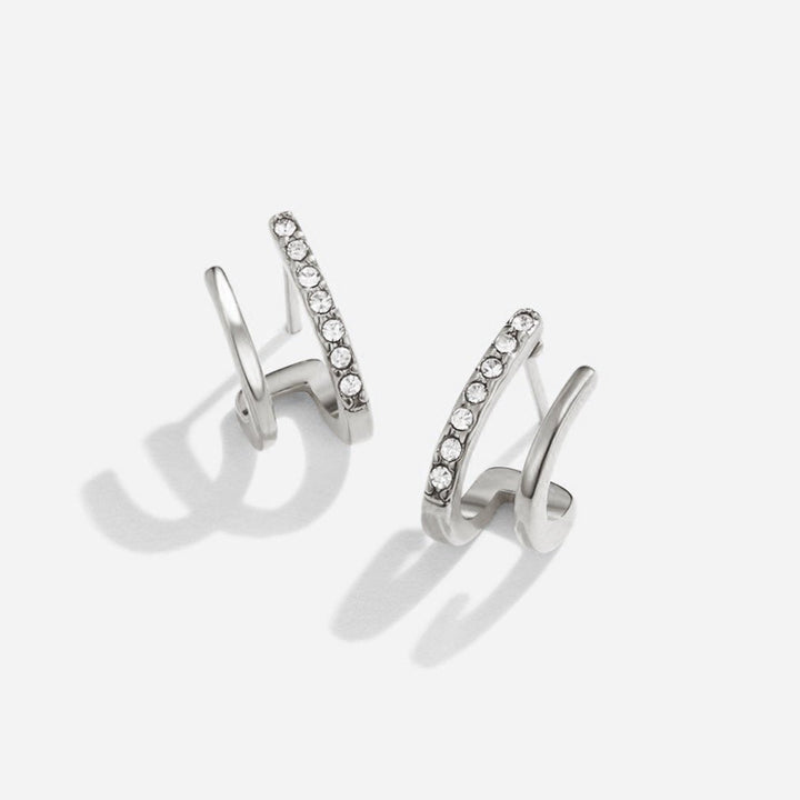 Eleganta silverörhängen med kristaller i klodesign