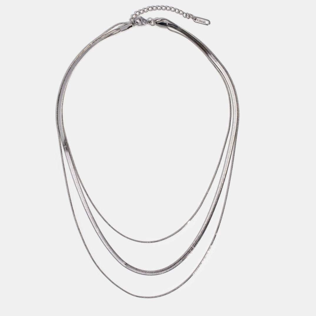 Elegant silverhalsband med flera lager