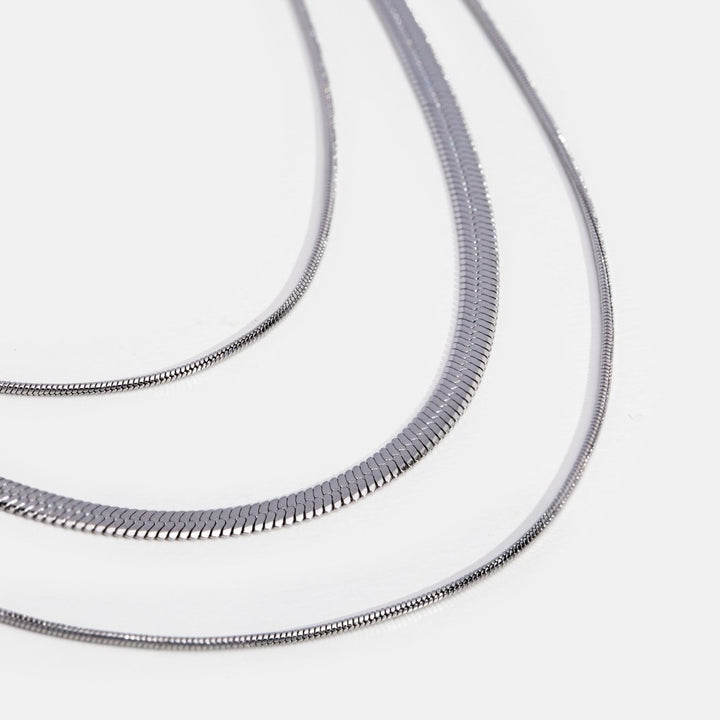 Elegant silverhalsband med flera lager