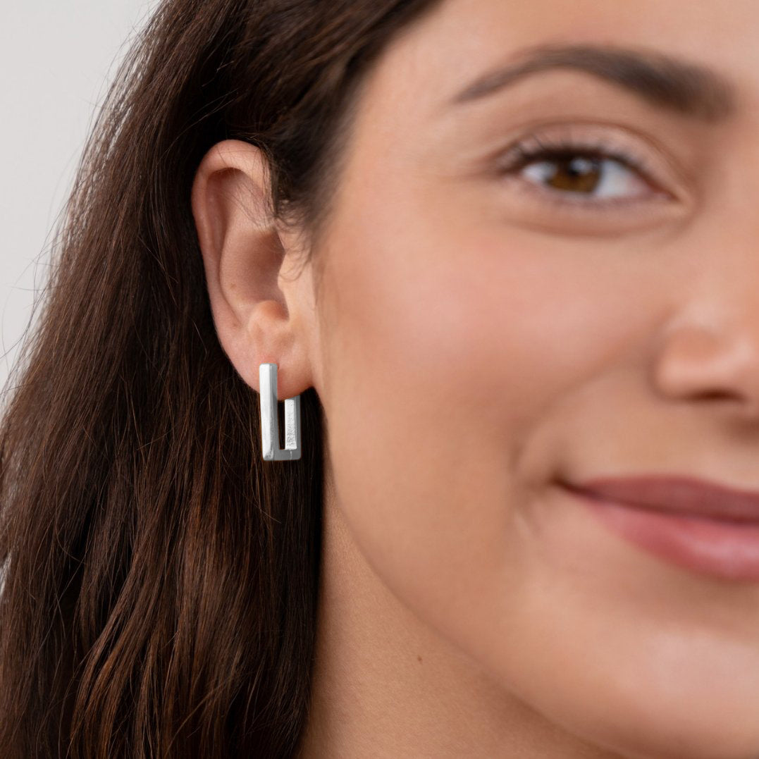 Eleganta rektangulära silverörhängen