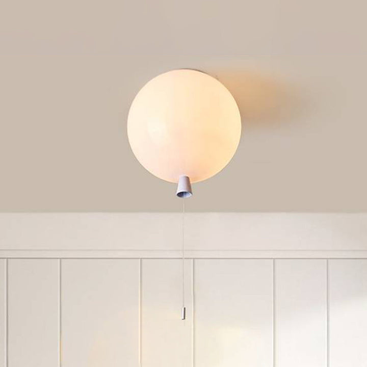 Kompakt och modern LED-taklampa Balloon – AuraLite