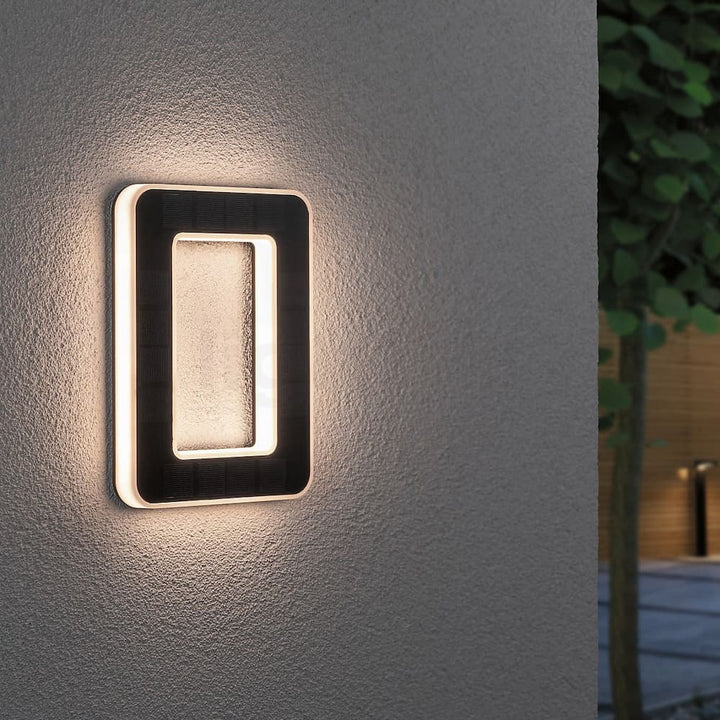 Soldriven husnummerskylt med LED och skymningssensor
