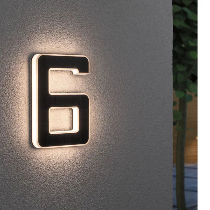 Soldriven husnummerskylt med LED och skymningssensor
