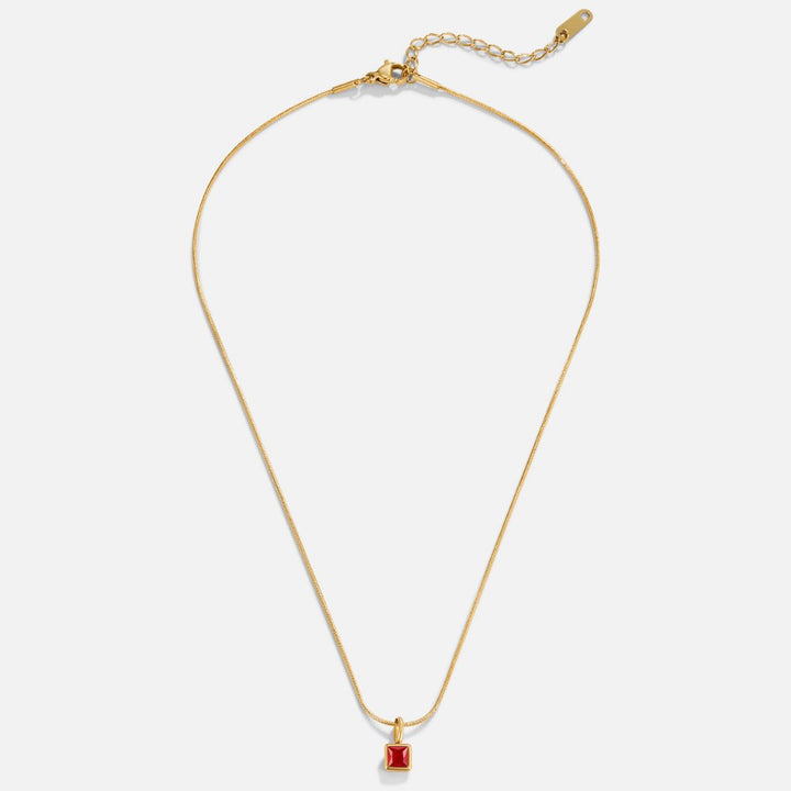 Halsband med fyrkantigt hänge och födelsesten