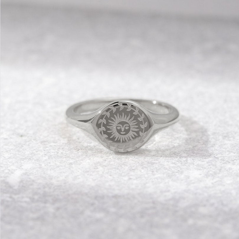 Silverring med solstrålemotiv