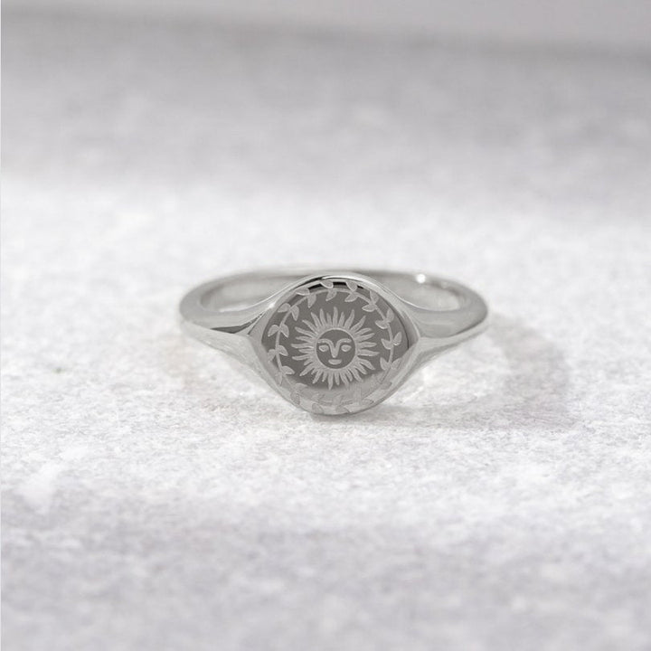 Silverring med solstrålemotiv
