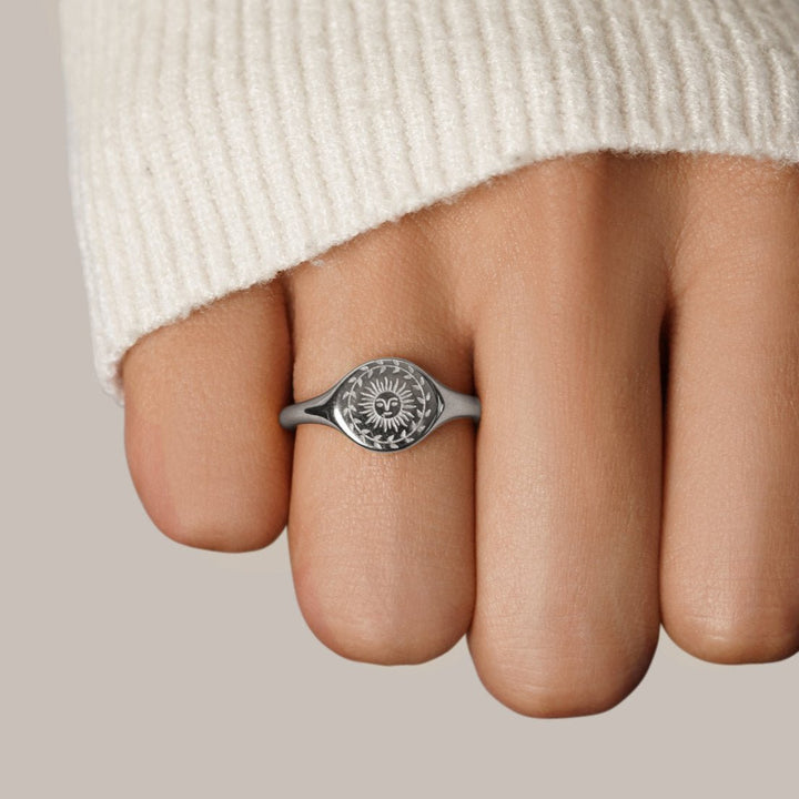 Silverring med solstrålemotiv