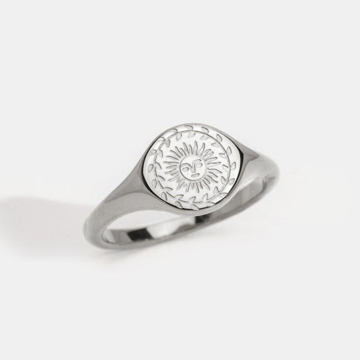 Silverring med solstrålemotiv