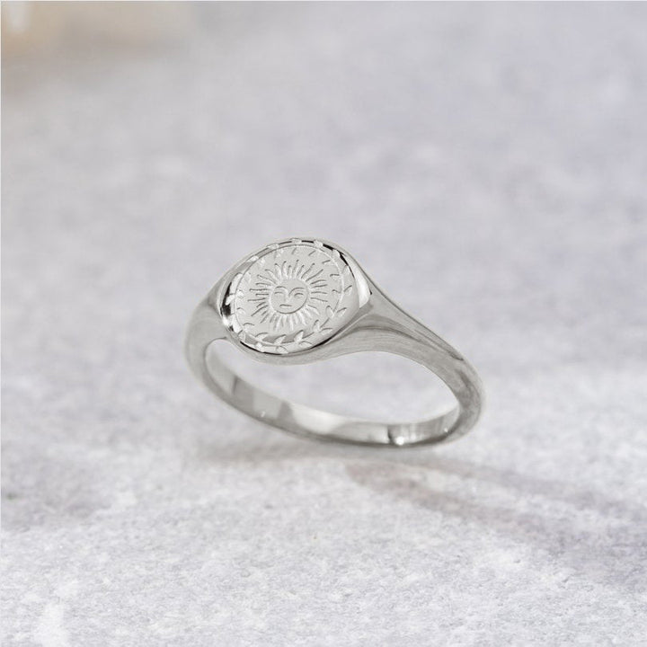Silverring med solstrålemotiv
