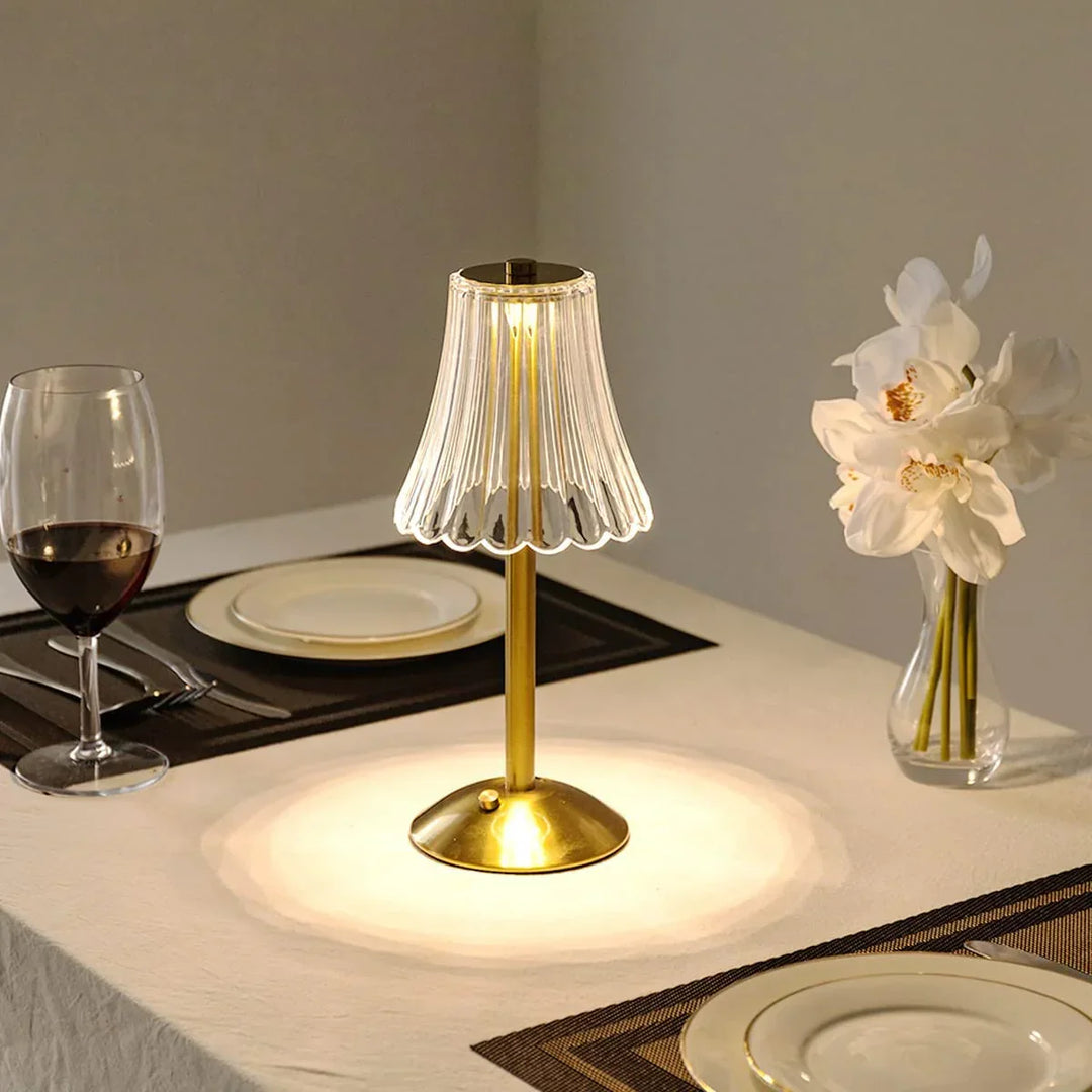 Elegant LED-bordslampa med lampskärm i kristall och guldfinish – touchtändning