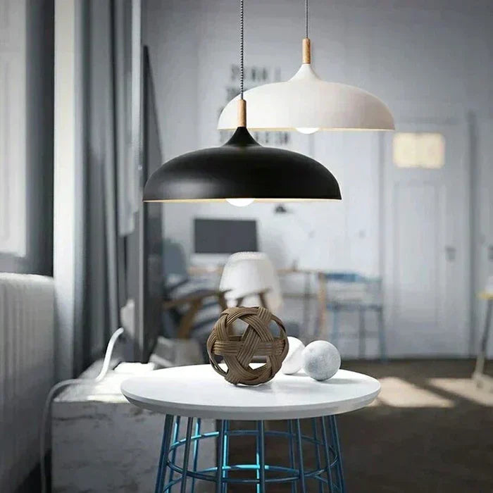 Skandinavisk taklampa i ek | Modern och energieffektiv