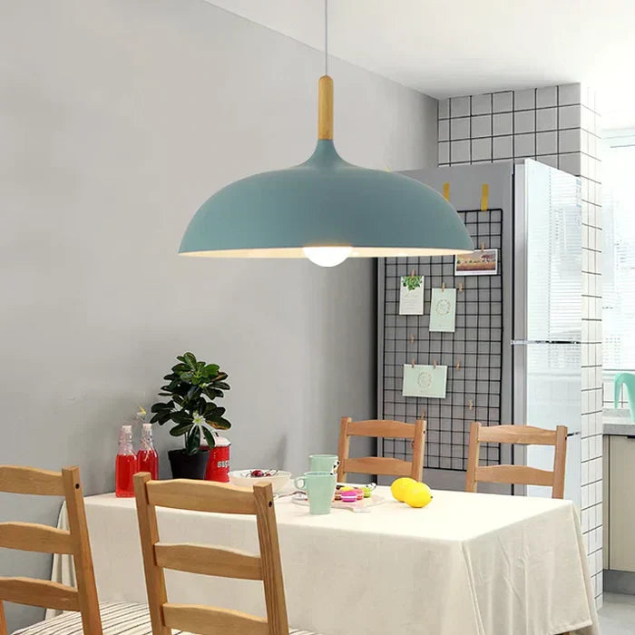 Skandinavisk taklampa i ek | Modern och energieffektiv