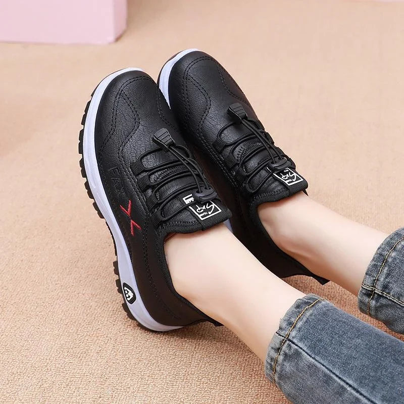 Vattentäta sneakers med snörning och fleecefoder för dam