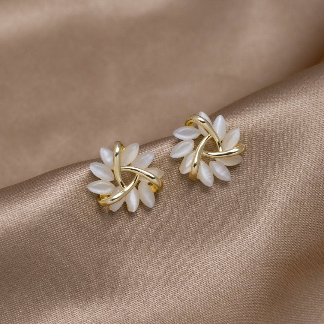 Eleganta guldörhängen med blommotiv